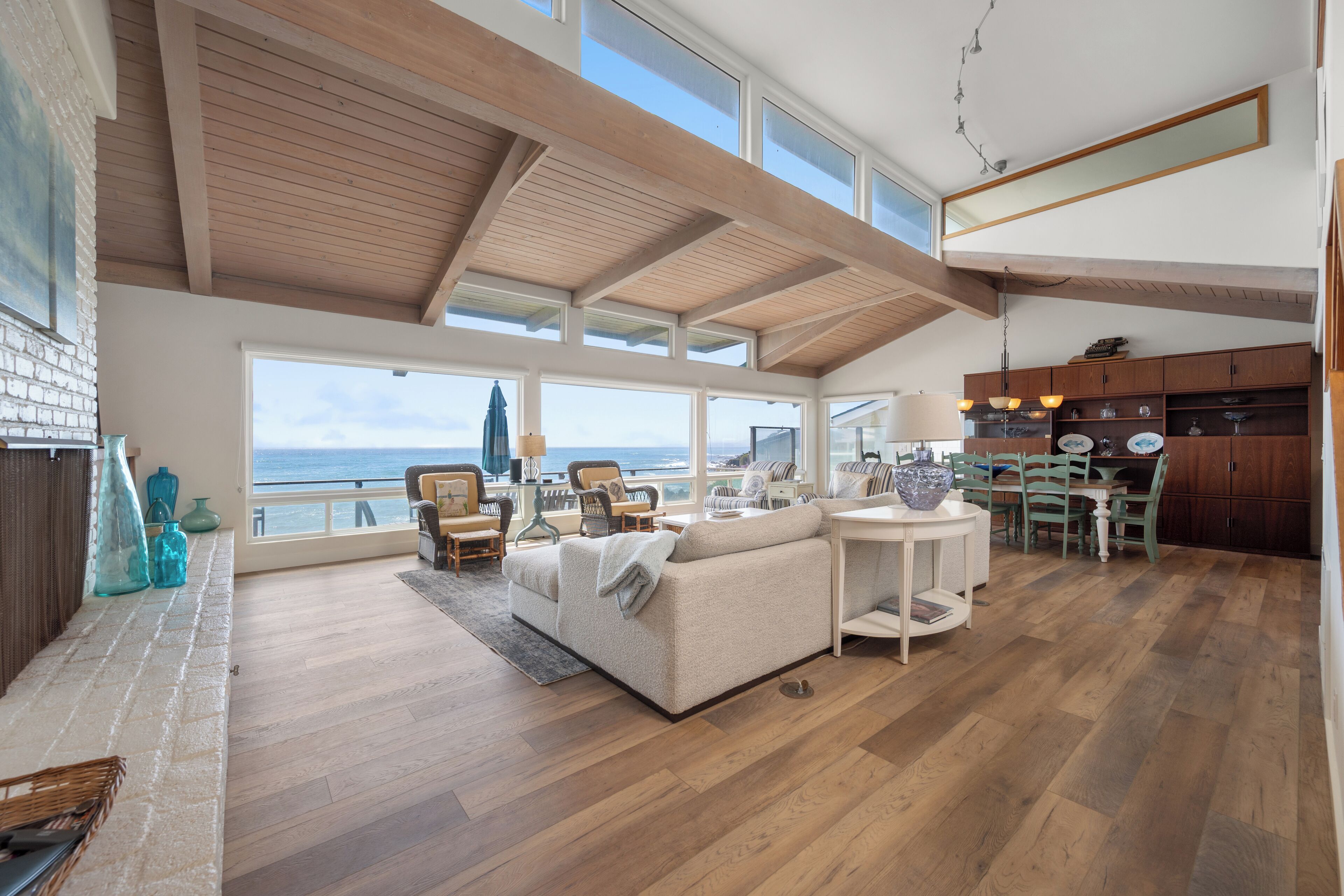 Televisión y chimenea 