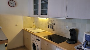 Fridge, microwave, stovetop, dishwasher