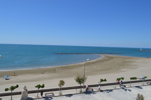 Erstaunliche Aussicht auf das Mittelmeer: Wohnung im 3. Stock mit offenem Balkon (für 4/6 Personen)