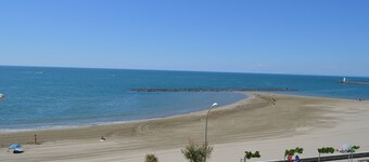 Incredibile vista sul Mediterraneo: appartamento al 3 ° piano con balcone aperto (posti letto 4/6)