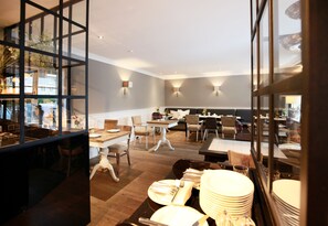 Daily buffet breakfast for a fee - Suitehotel Windhuk (Sylt)