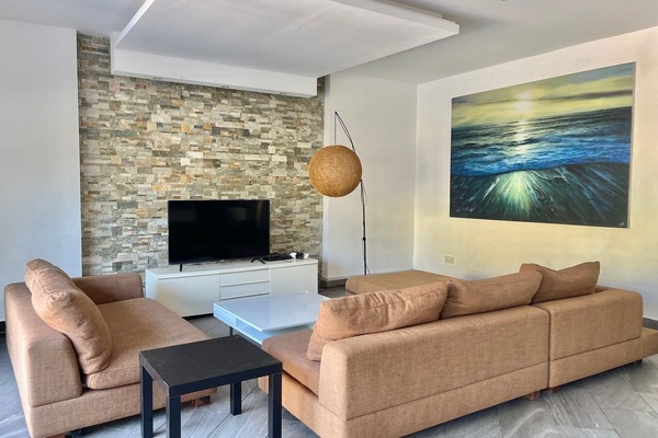 Vila grand, 3 quartos | Sala de estar | TV de tela plana 42 polegadas com canais digitais, TV de plasma, Netflix