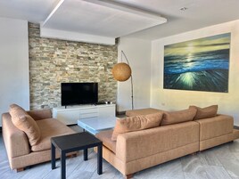 Grand Villa, 3 Bedrooms | Living room