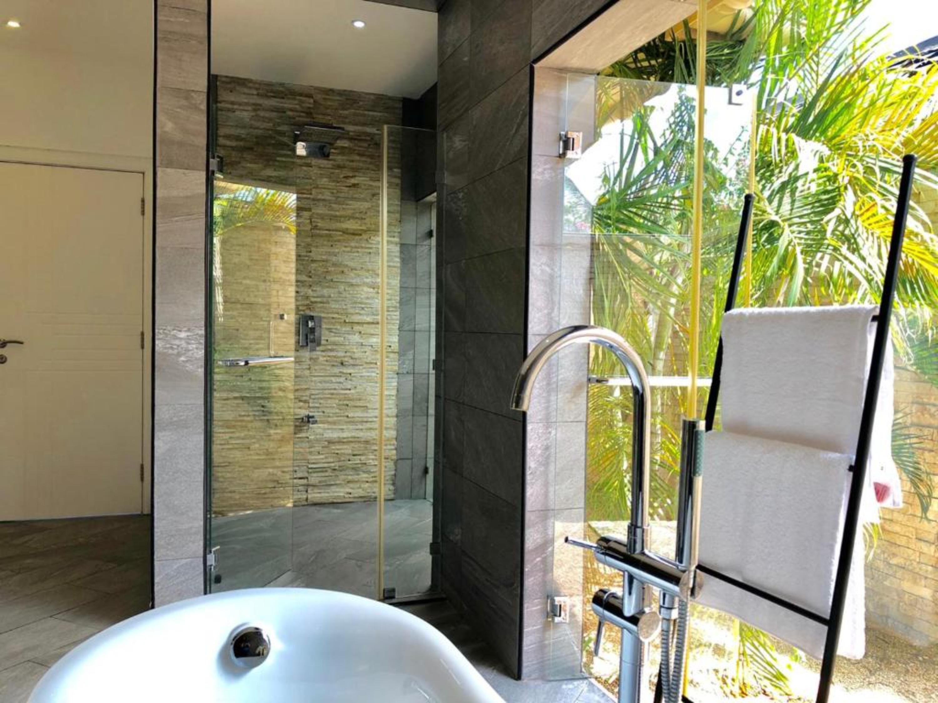 Grand Villa, 3 Bedrooms | Bathroom | Separate tub and shower, deep soaking tub, rainfall showerhead
