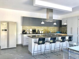 Grand Villa, 3 Bedrooms | Private kitchenette