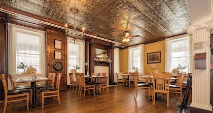 Buzzard's Cabin - 1940's Mountain Charm Near Ohiopyle State Park