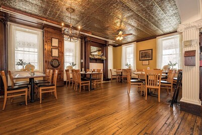 Buzzard's Cabin - 1940's Mountain Charm Near Ohiopyle State Park