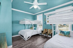 5 bedrooms, free WiFi, bed sheets - Maggie G | Room for the Whole Beach Crew, beachfront (Dauphin Island)