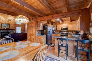 Fridge, microwave, oven, stovetop - Atop Boone - Sleeping Loft, Pet Friendly, Jacuzzi Tub, large deck with great views! (Boone)