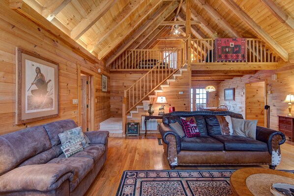 TV, fireplace, DVD player, books