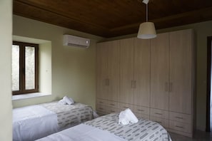 3 quartos, ferros/tábuas de passar roupa, Wi-Fi, roupa de cama