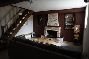 TV, fireplace