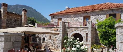 المنشأة من الخارج