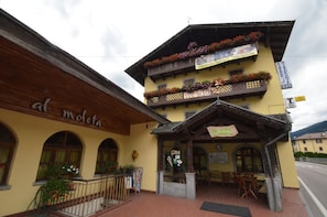 Front of property - Al Moleta (Spiazzo)