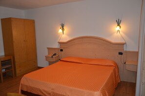 Standard-Doppelzimmer | Schreibtisch