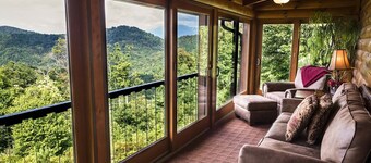 Alpine Vista - Blowing Rock Cabin with hot tub, Theater, Sauna, Views