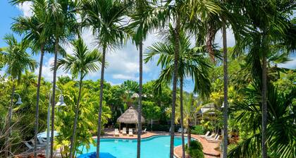 Coral Hammock Poolside Home 3 bdrm 3 bath10 minute drive to Old Town Key West