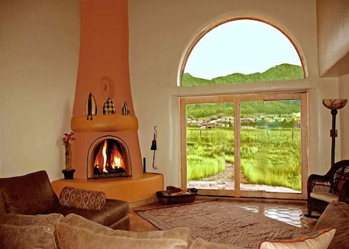 Casa del Lujo Open Floor Plan Great  Mountain Views pool tennis Hot Tub wi-fi