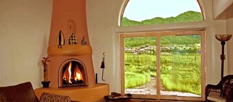 Casa del Lujo Open Floor Plan Great  Mountain Views pool tennis Hot Tub wi-fi