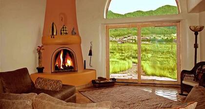 Casa del Lujo Open Floor Plan Great Mountain Views pool tennis Hot Tub wi-fi
