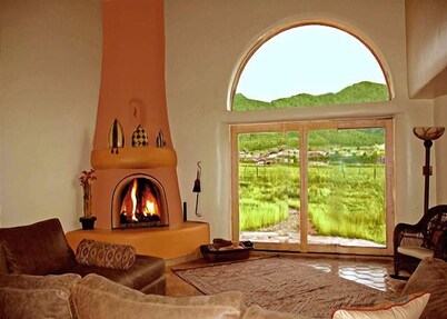 Casa del Lujo Open Floor Plan Great  Mountain Views pool tennis Hot Tub wi-fi