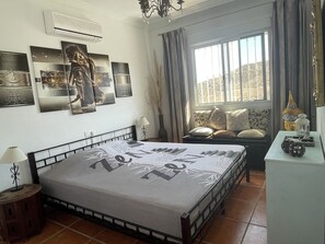 2 slaapkamers, een kluis op de kamer, een strijkplank/strijkijzer