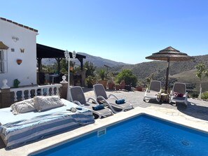 Outdoor pool - Spacious villa and studios in Viñuela, close to the coast (Torre Del Mar) (Viñuela)