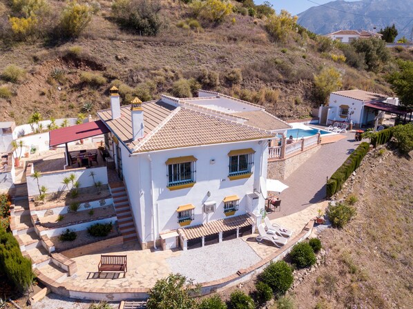 Exterior - Spacious villa and studios in Viñuela, close to the coast (Torre Del Mar) (Viñuela)