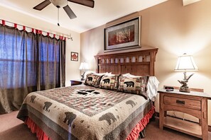 2 bedrooms, iron/ironing board, internet, bed sheets - Condo with breath-taking views ,indoor/outdoor pools ,workout room 5003 (Pigeon Forge)