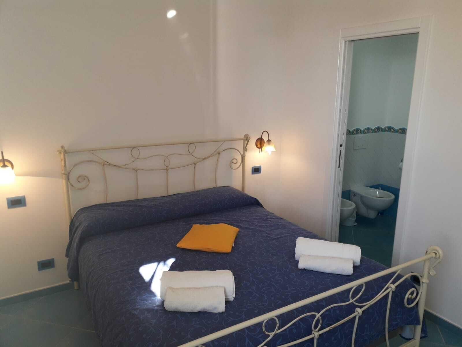 2 makuuhuonetta, silitysrauta/-lauta, vauvan matkasänky, ilmainen Wi-Fi