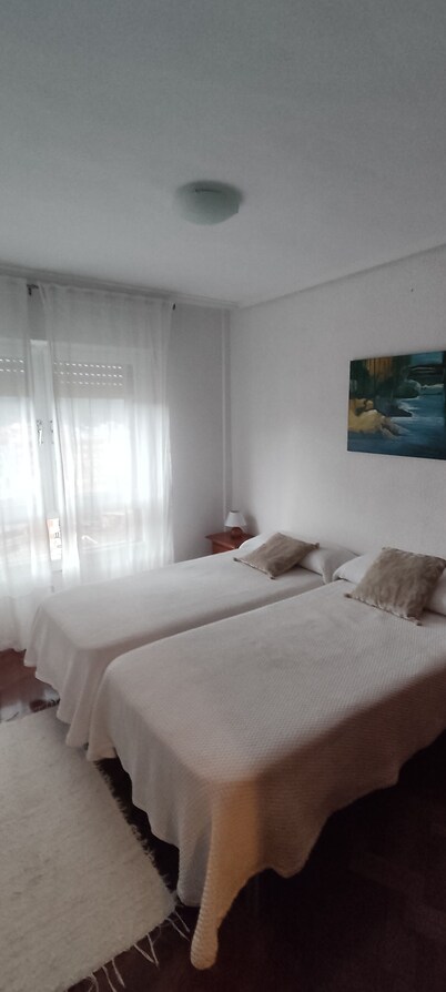 Barakaldo, BEC, Bilbao. Bright and comfortable apartment. Hospital Cruces, Bilbao
