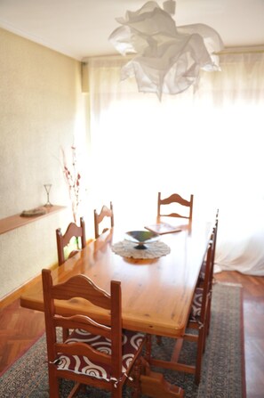 Dining - Barakaldo, BEC, Bilbao. Bright and comfortable apartment. Hospital Cruces, Bilbao (cruces barakaldo)