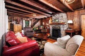 Televisión y chimenea 