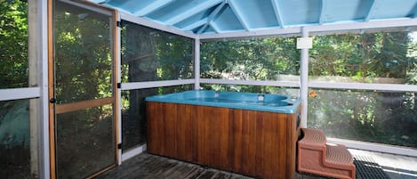 Indoor spa tub