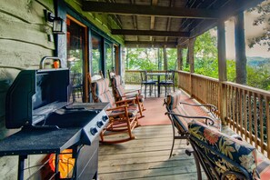 Outdoor dining - Crystal View - Views - Newly Remodeled - Gated Community - Minutes to Boone and Blowing Rock! (Boone)