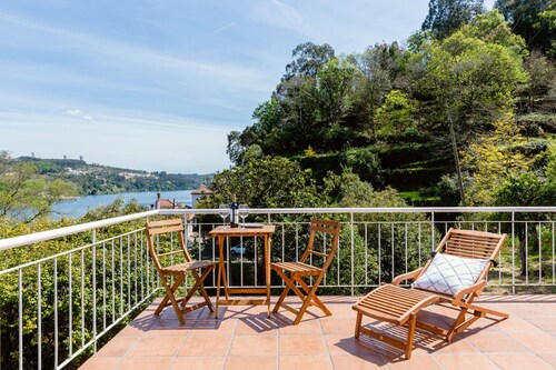 Erstaunliches Landhaus, am Flussufer von Douro, in der Nähe von Porto, W / Pool,