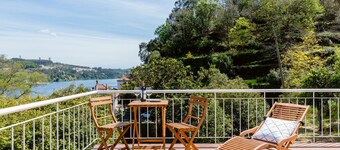 Charming Riverside Retreat with Pool - 15 Min from Porto