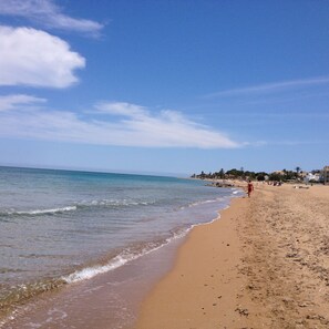 بالقرب من الشاطئ