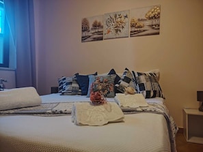 2 Schlafzimmer, Schreibtisch, Bügeleisen/Bügelbrett, kostenloses WLAN