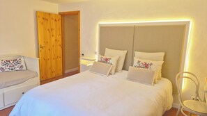 2 slaapkamers, een strijkplank/strijkijzer, reisbedje, gratis wifi