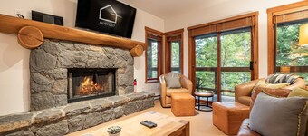 Ski in/out | BBQ | Complex pool & Hot tub | Garage