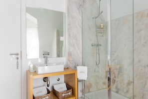 Shower, hair dryer, bathrobes, towels