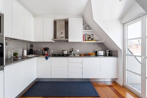 Fridge, microwave, oven, stovetop