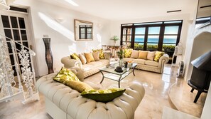 Smart TV, fireplace, video games, DVD player - Seaside Fairy Tale Swiss Chalet, Unbelievable Sea View & Beach (Seaton, Torpoint, Cornwall)