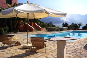 Hồ bơi ngoài trời