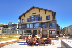 Outdoor dining - Cute Studio/3 Minute Walk to Lift/Hot Tub Access (Keystone)
