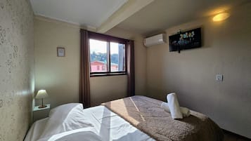 Minibar, free WiFi, bed sheets