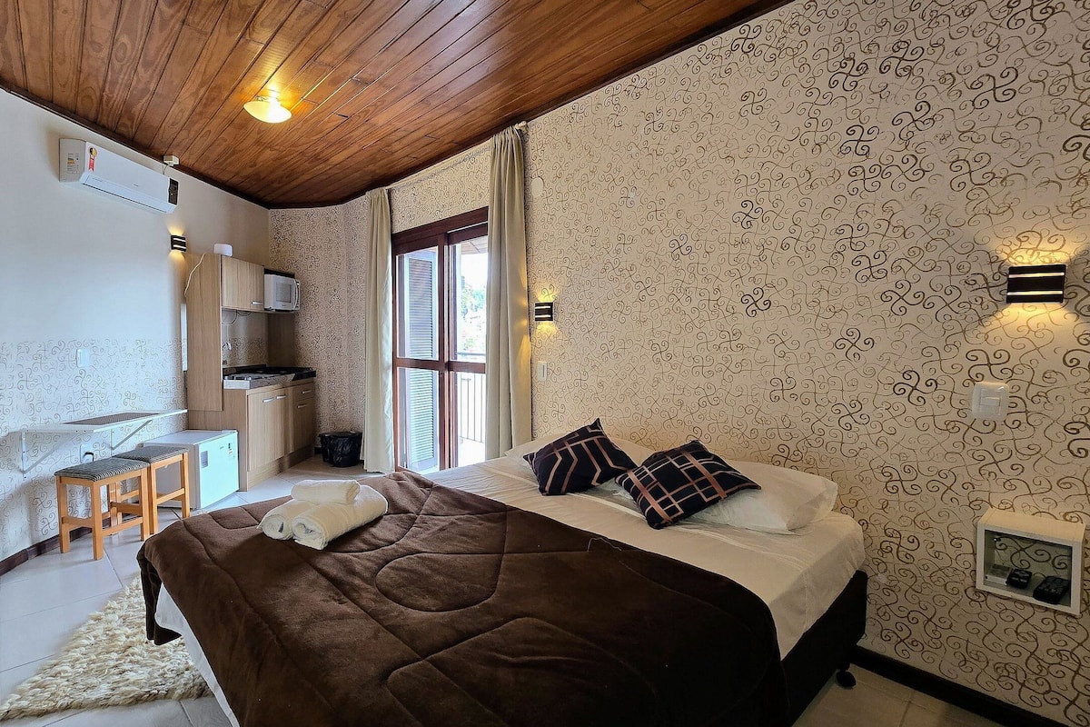 Superior Apartment, Patio, City View | Minibar, WiFi (free), bed sheets