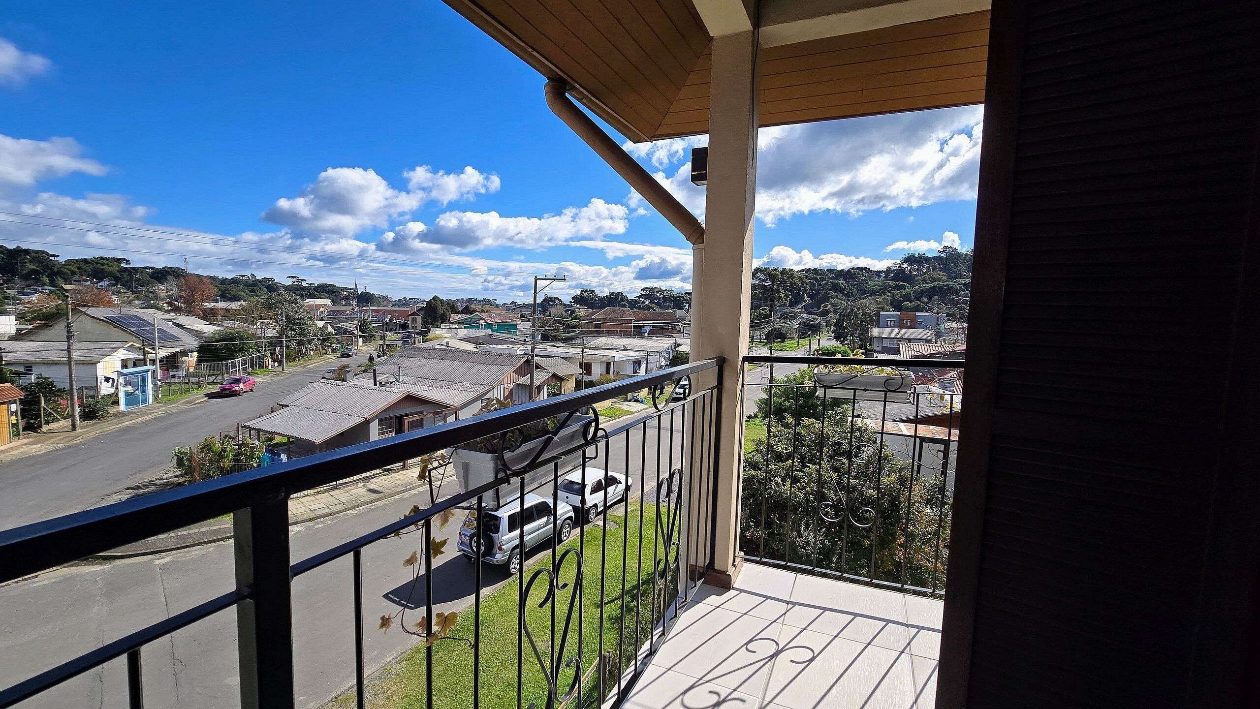 Apartamento superior, varanda, vista para a cidade | Área da propriedade
