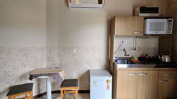 Superior Apartment, Patio, City View | Private kitchen